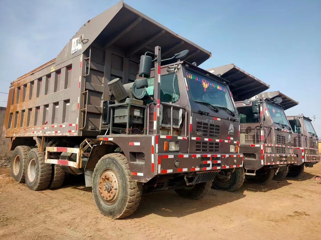 تستخدم Sino HOWO قلابة شاحنة قلابة مع محرك 430HP حمولة 120 طن تستخدم في المناجم