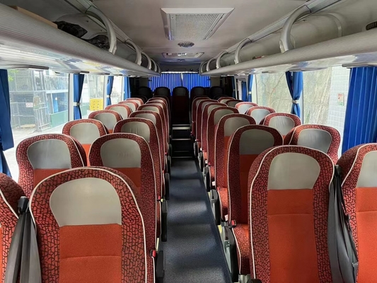 39 مقعدًا تستخدم Yutong Bus ZK6888 Coach RHD Steering Diesel Engines للنقل