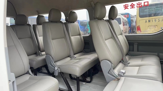 الحافلات اليابانية المستعملة Toyota Hiace 15 Seats Second Luxury Minibus Oil Front Engine Charger Plug