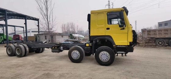 مستعملة شاحنات البضائع 8 × 4 وضع القيادة Sinotruck Howo Cargo Truck Chashes 11 مترًا طويلًا 12 إطارات