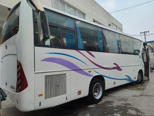 حافلات ديزل مستعملة 36 مقعدًا مكيف هواء جيد الأرضية 2 + 2 مقاعد تخطيط LHD / RHD Golden Dragon XML9647