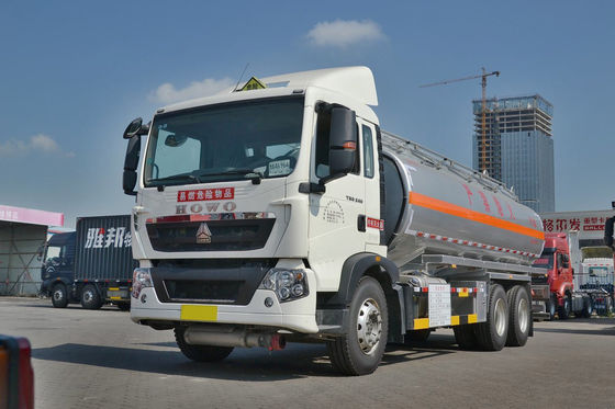 سينوتروك ZZ1257 T5G الديزل ذو الهيكل العالي 240HP 14.5T 6X4 خزان الوقود 20.25m3 HOWO شاحنة ناقلة النفط