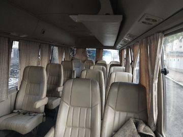 وقود الغاز تويوتا المستخدمة كوستر حافلة مع مقاعد جلدية فاخرة 6990 مم طول الحافلة