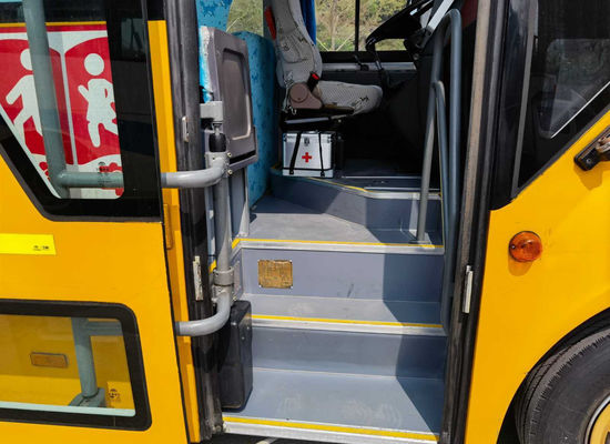 41 مقعدًا 2014 سنة مستعملة حافلات Yutong ZK6729D محرك ديزل حافلة مدرسية مستعملة سائق LHD بدون حوادث