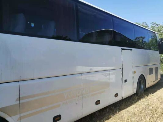 تستخدم الحافلة السياحية Yutong العلامة التجارية ZK6127 المقود الأيمن 55 مقعدًا المحرك الخلفي للحافلة ذات الأبواب المزدوجة