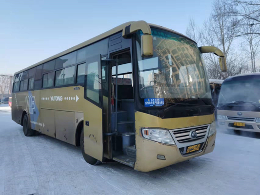 يستخدم المحرك الأمامي Yutong Bus 53seats Steel Chaassenger Bus مع تكييف الهواء