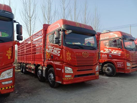 تستخدم FAW شاحنات بضائع 8 × 4 18 طن مع 12 عجلة تستخدم للشحن في حالة جيدة